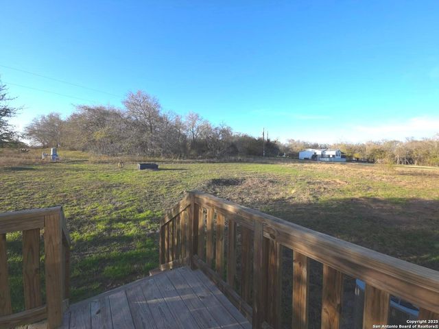 290 River Park Rd, Luling, TX 78648