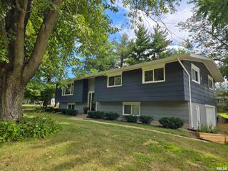 7955 Sugar Grove Road, Rushville, IL 62681