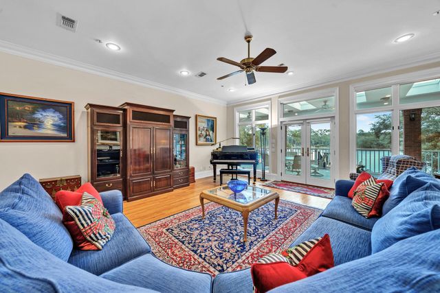 35 Poquito Road, Shalimar, FL 32579