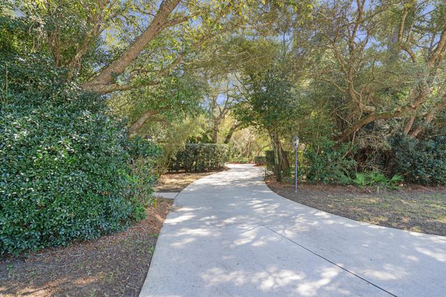 35 Poquito Road, Shalimar, FL 32579