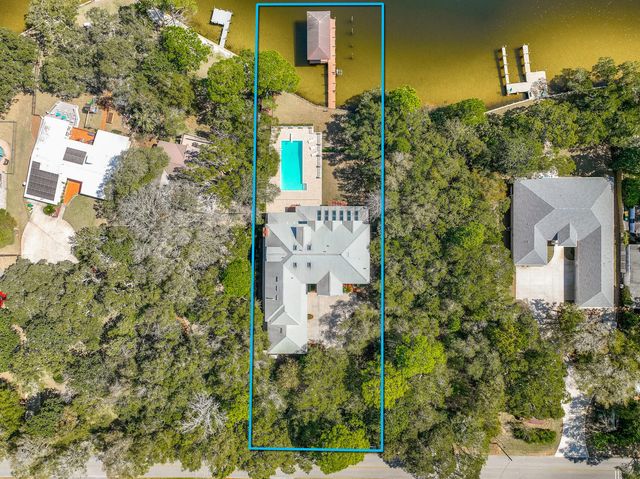 35 Poquito Road, Shalimar, FL 32579