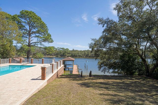 35 Poquito Road, Shalimar, FL 32579