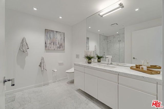 9000 W 3rd Street 204, Los Angeles, CA 90048
