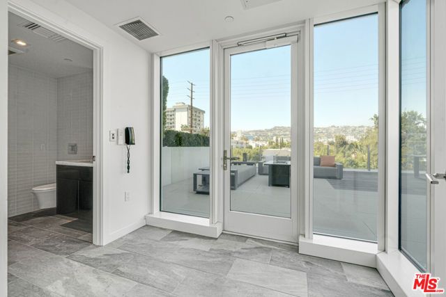 9000 W 3rd Street 204, Los Angeles, CA 90048