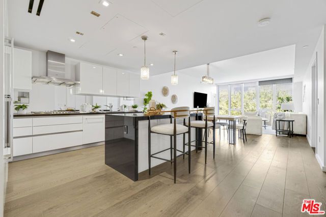 9000 W 3rd Street 204, Los Angeles, CA 90048