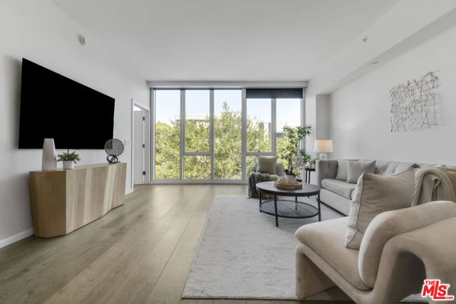 9000 W 3rd Street 204, Los Angeles, CA 90048