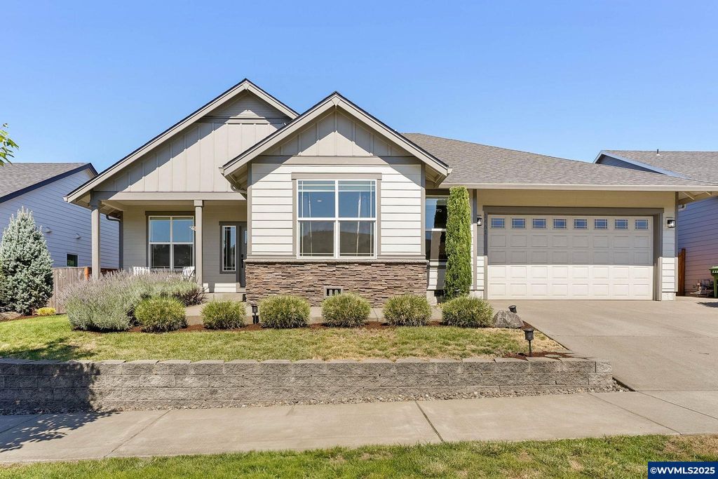 1461 Meadow Av, Silverton, OR 97381