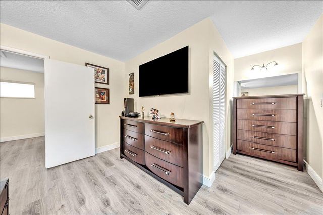 8715 Cleary Boulevard, Plantation, FL 33324