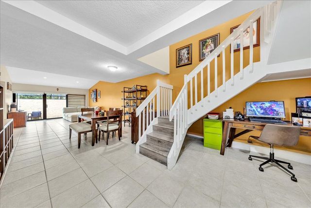 8715 Cleary Boulevard, Plantation, FL 33324