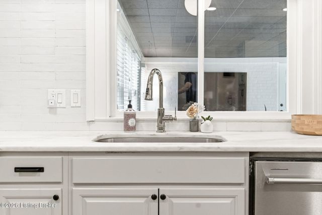 501 Brookview Rd, Louisville, KY 40207