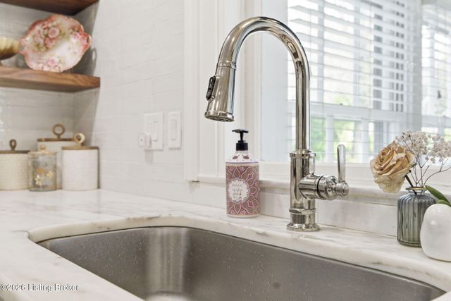 501 Brookview Rd, Louisville, KY 40207