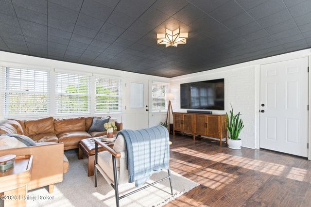 501 Brookview Rd, Louisville, KY 40207