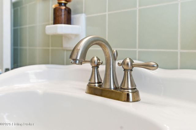 501 Brookview Rd, Louisville, KY 40207