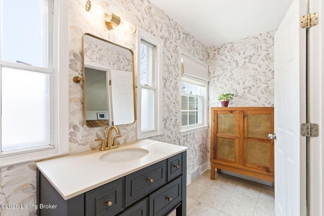 501 Brookview Rd, Louisville, KY 40207