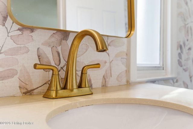 501 Brookview Rd, Louisville, KY 40207