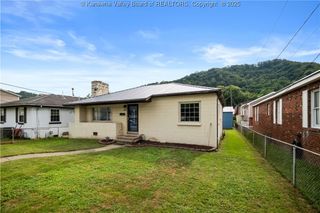 8811 California Avenue, Marmet, WV 25315