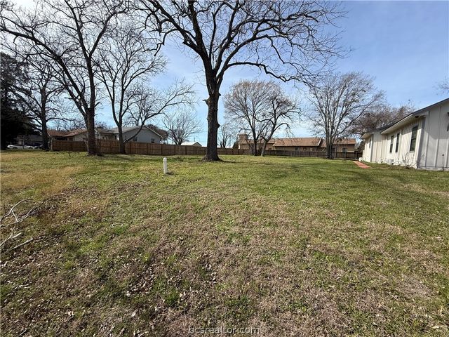 806 North Washington Avenue, Bryan, TX 77803