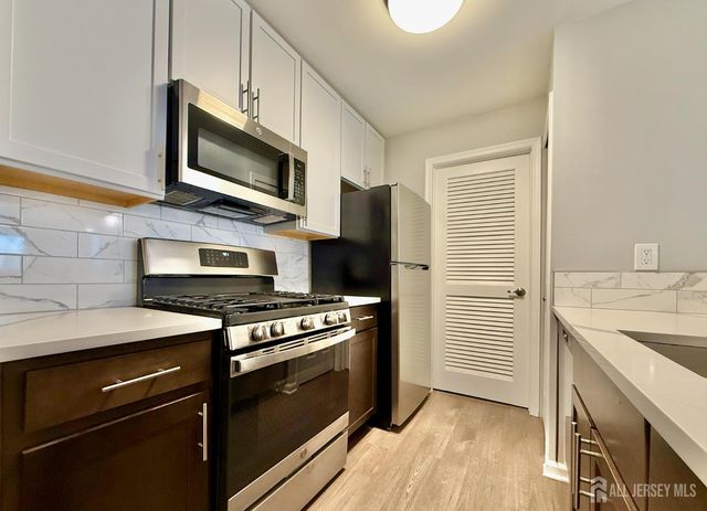 263 Crosspointe Drive, East Brunswick, NJ 08816