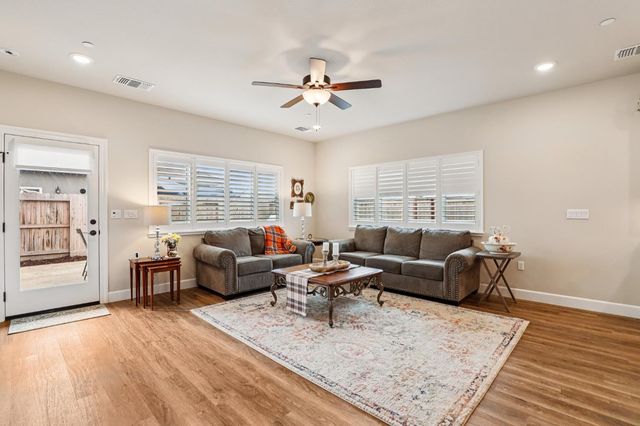 1124 Palmer Rd, Galt, CA 95632