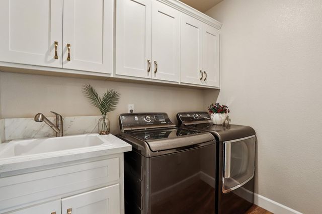 1124 Palmer Rd, Galt, CA 95632