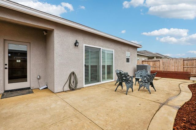 1124 Palmer Rd, Galt, CA 95632