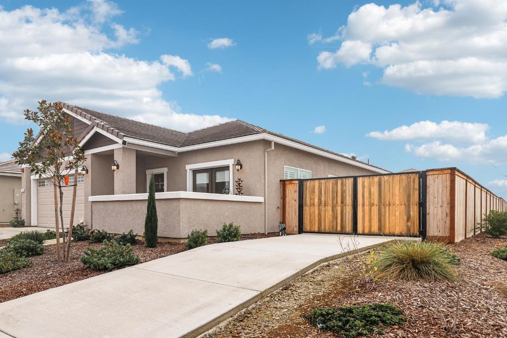 1124 Palmer Rd, Galt, CA 95632