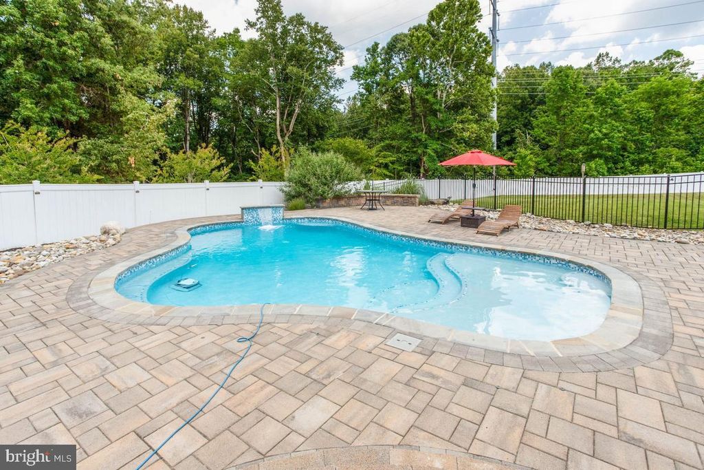 Image 4 of property listing at 3135 LEOLA HELEN WAY, Huntingtown, MD 20639