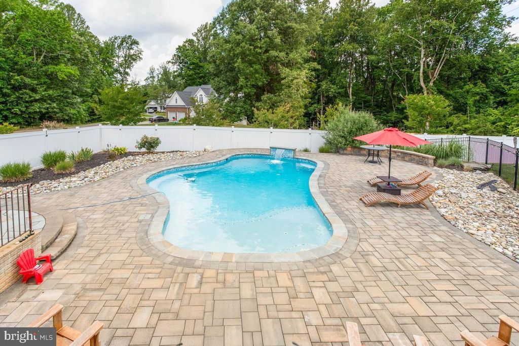 Image 5 of property listing at 3135 LEOLA HELEN WAY, Huntingtown, MD 20639