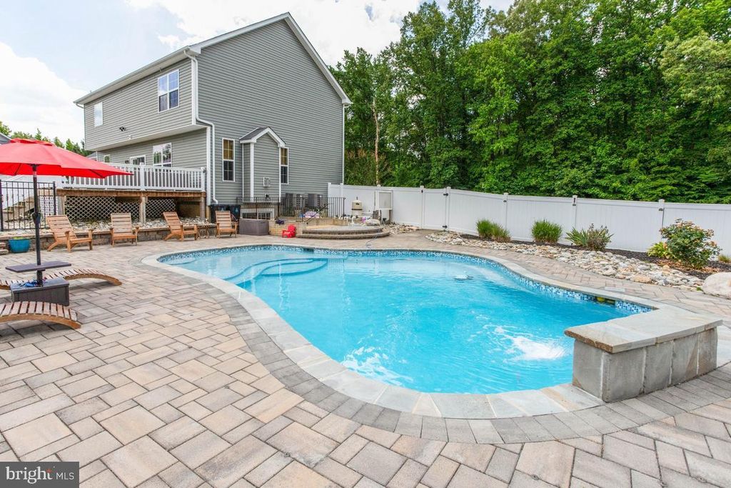 Image 7 of property listing at 3135 LEOLA HELEN WAY, Huntingtown, MD 20639