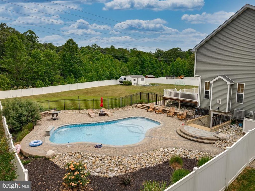 Image 8 of property listing at 3135 LEOLA HELEN WAY, Huntingtown, MD 20639