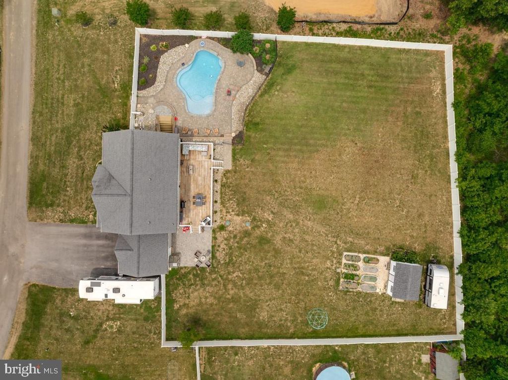 Image 9 of property listing at 3135 LEOLA HELEN WAY, Huntingtown, MD 20639