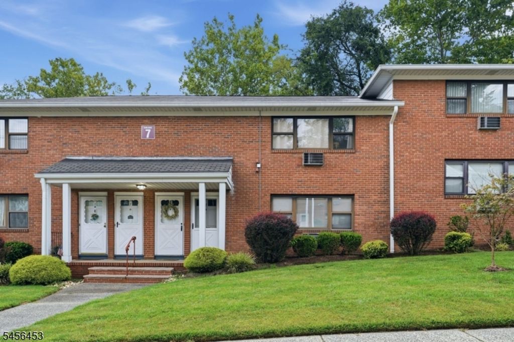7 Colonial Dr E, Little Falls Twp., NJ 07424 — exterior