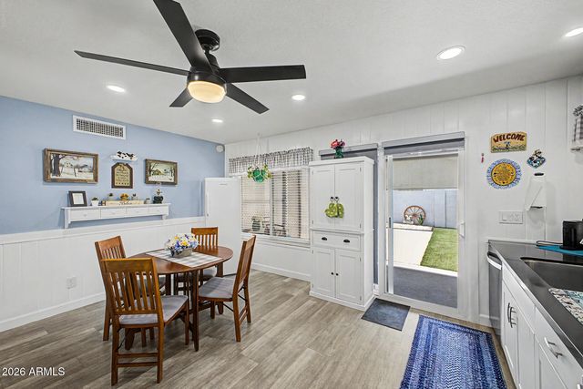 2203 W EL Moro Avenue, Mesa, AZ 85202