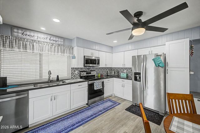2203 W EL Moro Avenue, Mesa, AZ 85202