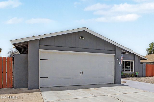 2203 W EL Moro Avenue, Mesa, AZ 85202
