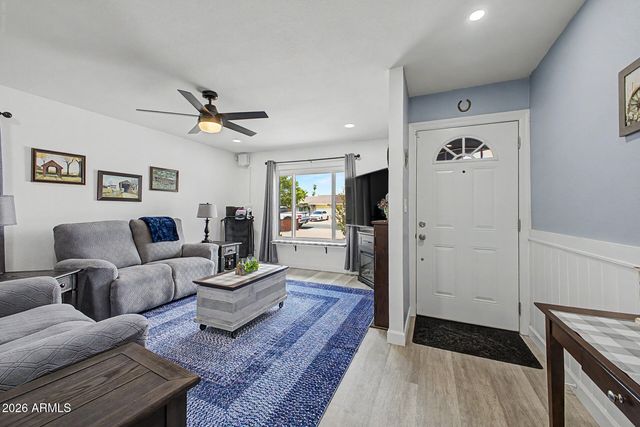 2203 W EL Moro Avenue, Mesa, AZ 85202