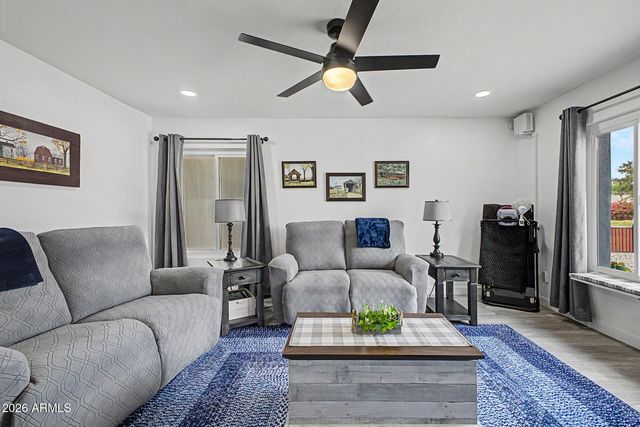 2203 W EL Moro Avenue, Mesa, AZ 85202