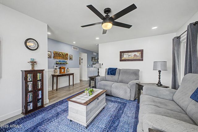 2203 W EL Moro Avenue, Mesa, AZ 85202