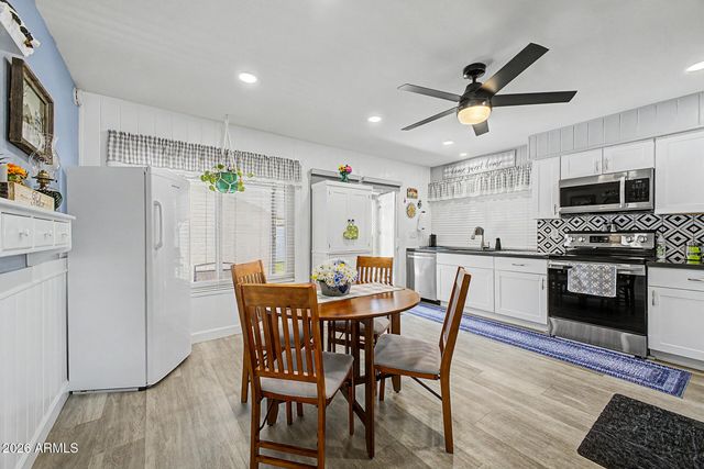 2203 W EL Moro Avenue, Mesa, AZ 85202