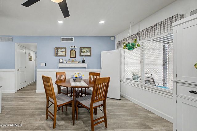 2203 W EL Moro Avenue, Mesa, AZ 85202