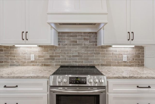 800 Forward Pass Drive, Hewitt, TX 76643