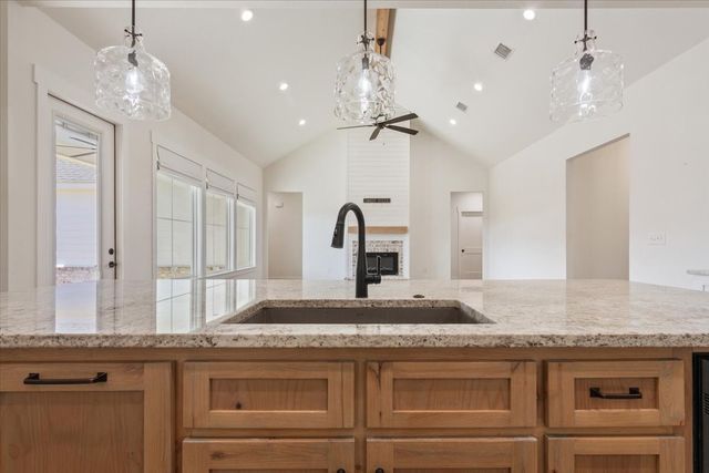 800 Forward Pass Drive, Hewitt, TX 76643