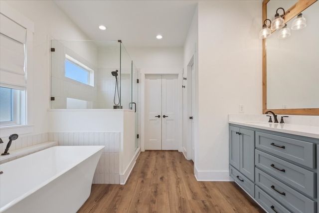 800 Forward Pass Drive, Hewitt, TX 76643