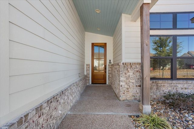 800 Forward Pass Drive, Hewitt, TX 76643