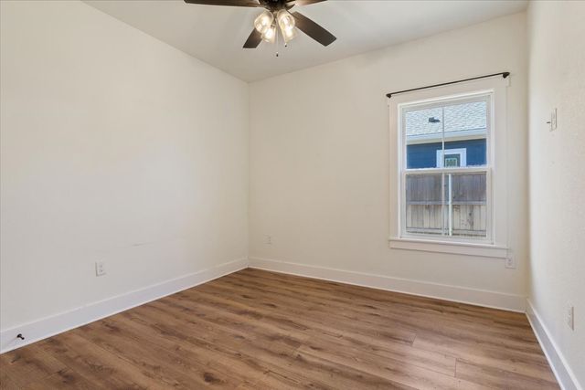 800 Forward Pass Drive, Hewitt, TX 76643