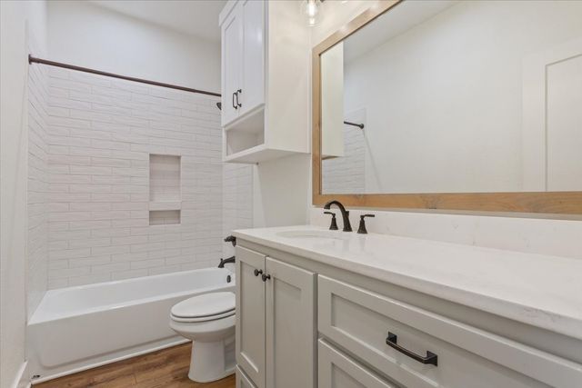 800 Forward Pass Drive, Hewitt, TX 76643