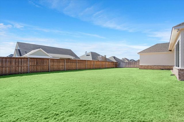 800 Forward Pass Drive, Hewitt, TX 76643