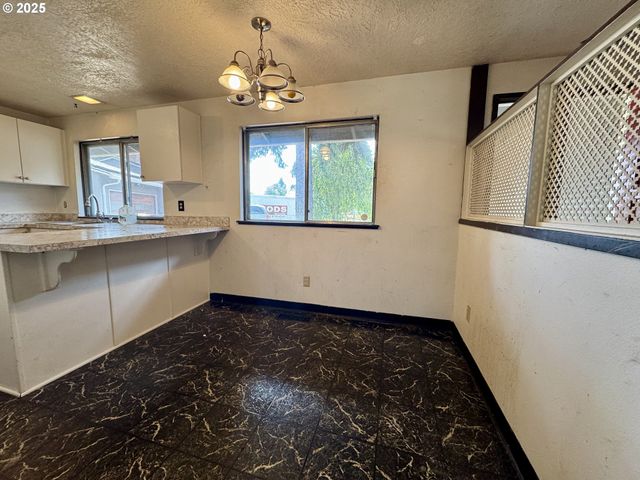 904 Se 205TH Dr, Gresham, OR 97030