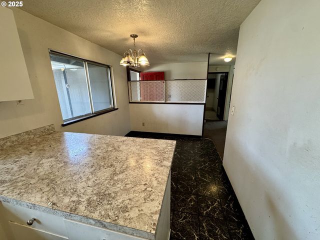 904 Se 205TH Dr, Gresham, OR 97030