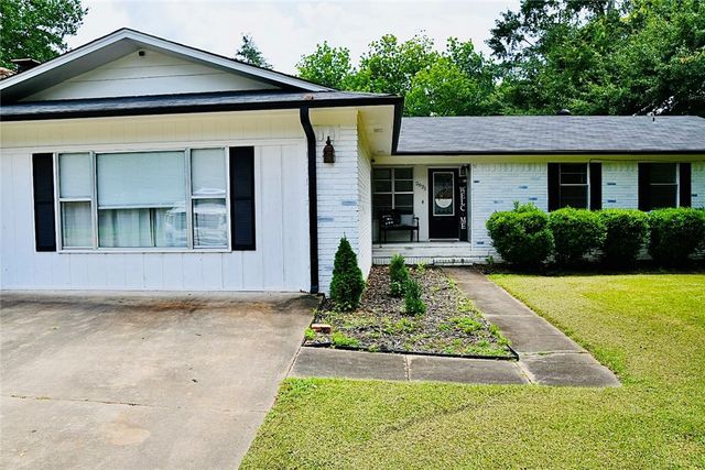2921 Honeysuckle Lane, Russellville, AR 72801